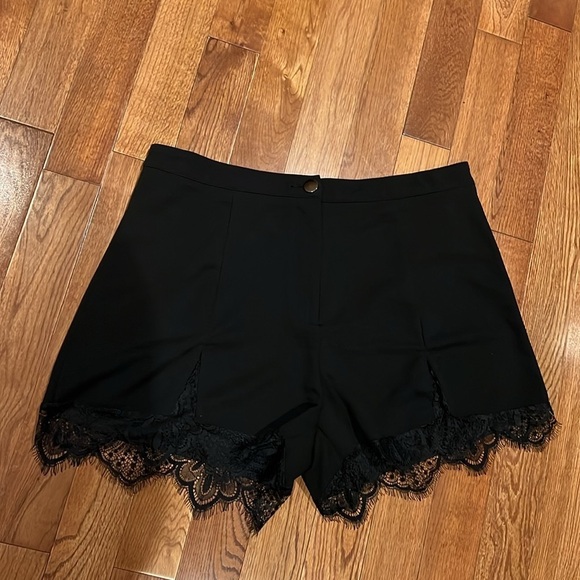 SHEIN dressy shorts lace detail Sz 2XL - Picture 3 of 10